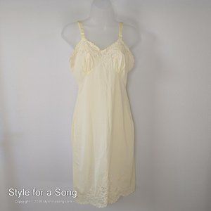 Vintage Buttercream Pastel Yellow Full Slip 34